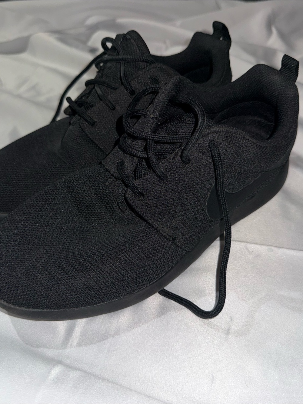 Nike Men's All-Black Lightweight Running Sneakers